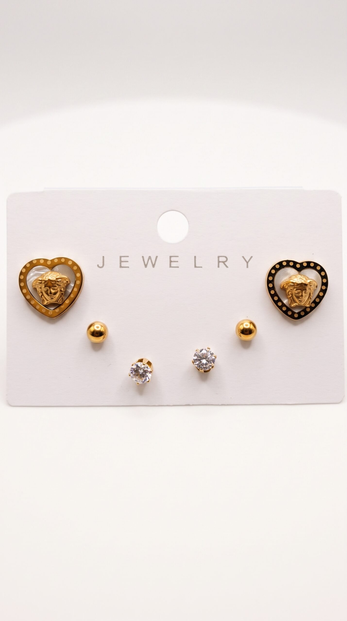 Boucles d'Oreilles Cœur Dorées avec Strass – Image 5