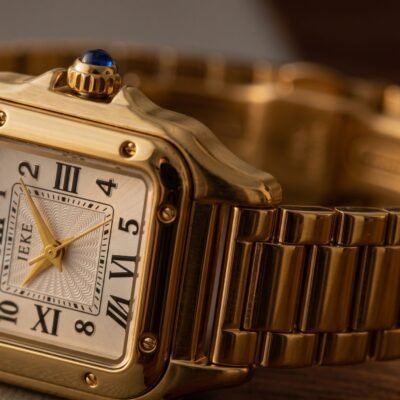 Montre IEKE Dorée - Cadran Carré Vintage avec Chiffres Romains